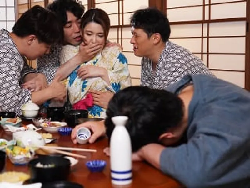 đưa vợ yêu đi suối nước nóng, ông xã không biết cô vợ bị người khác quan hệ sấp mặt