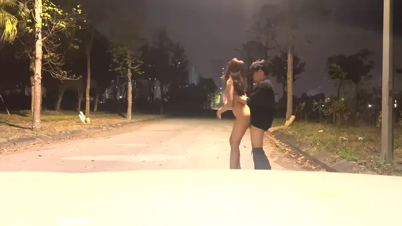 Hành trình dụ cô bạn gái dâm chơi public phần 2