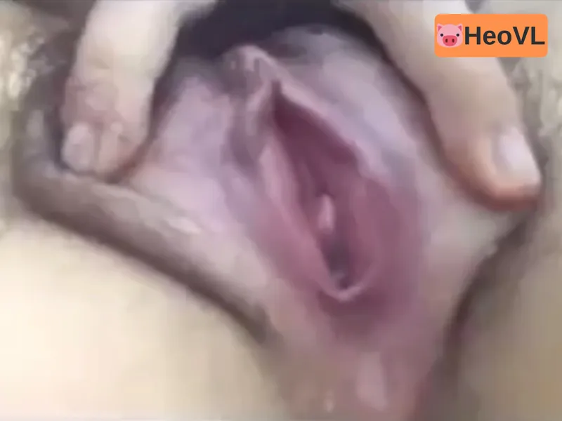 Em ghệ show cận cảnh lồn đang thở