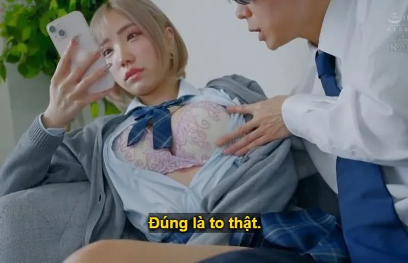 Em là cô học trò băng giá, chỉ cần tiền là anh tha hồ muốn làm gì em cũng được.